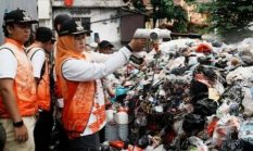 Pemkot Jakbar Uji Coba Eco Lindi di TPS Tambora untuk Redam Bau Sampah.