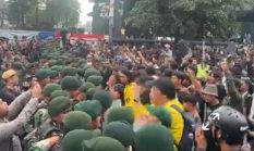 Aksi Mahasiswa Menuju Bundaran HI Tertahan, Aparat TNI,Polri Blokade Jalan MH Thamrin
